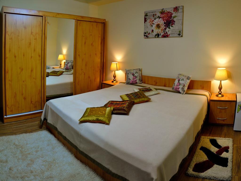 Casa Belazur Hotel Deva Bagian luar foto