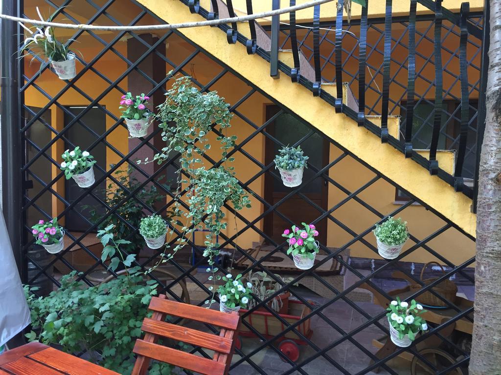 Casa Belazur Hotel Deva Bagian luar foto