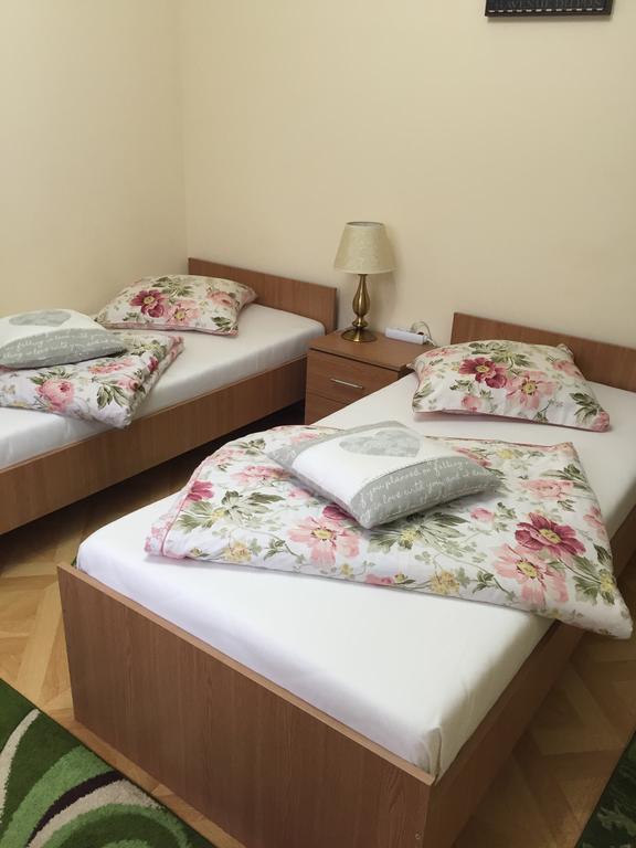Casa Belazur Hotel Deva Bagian luar foto